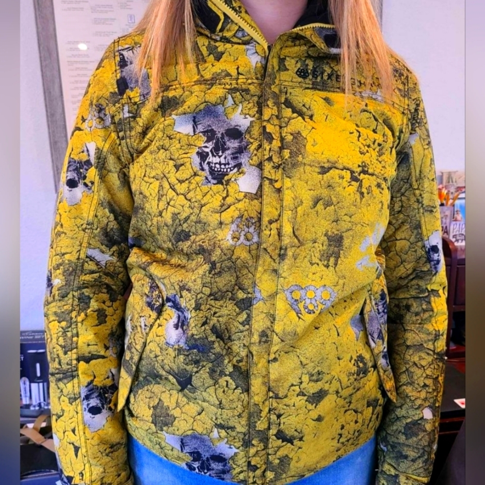 New 686 Cracked Skull Ski Snowboard Jacket Men's Medium